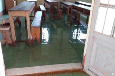 Lao đông vệ sinh trường lớp xua đuổi Covid 19, chào đón các em học sinh đến lớp Lao đông vệ sinh trường lớp xua đuổi Covid 19, chào đón các em học sinh đến lớp